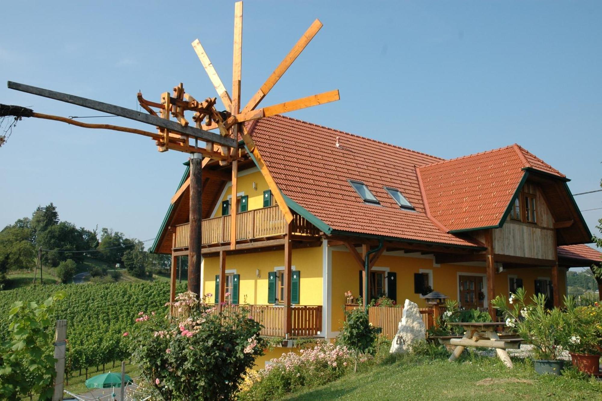 Weingut Koegl Bed & Breakfast Ratsch an der Weinstrasse Exterior photo